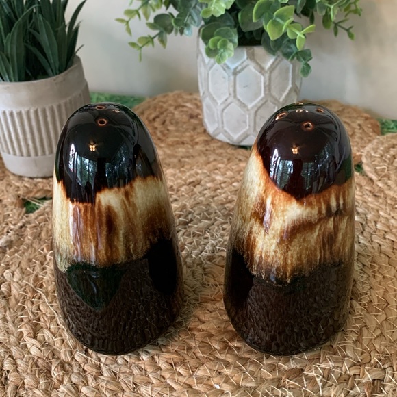 Vintage stoneware pottery, Brown Drip Glaze Salt & Pepper Shaker set, EUC - Picture 2 of 7